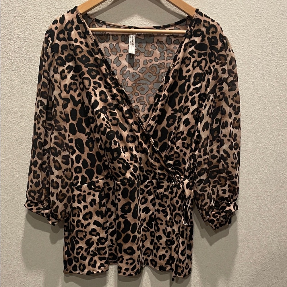3/$25🛍️ PerSeption Woman 3X Leopard Print Wrap Top in Taupe Black stretchy NWOT